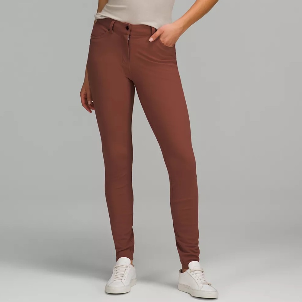 Lululemon- BLACK City Sleek Slim fit pants - 7/8 style